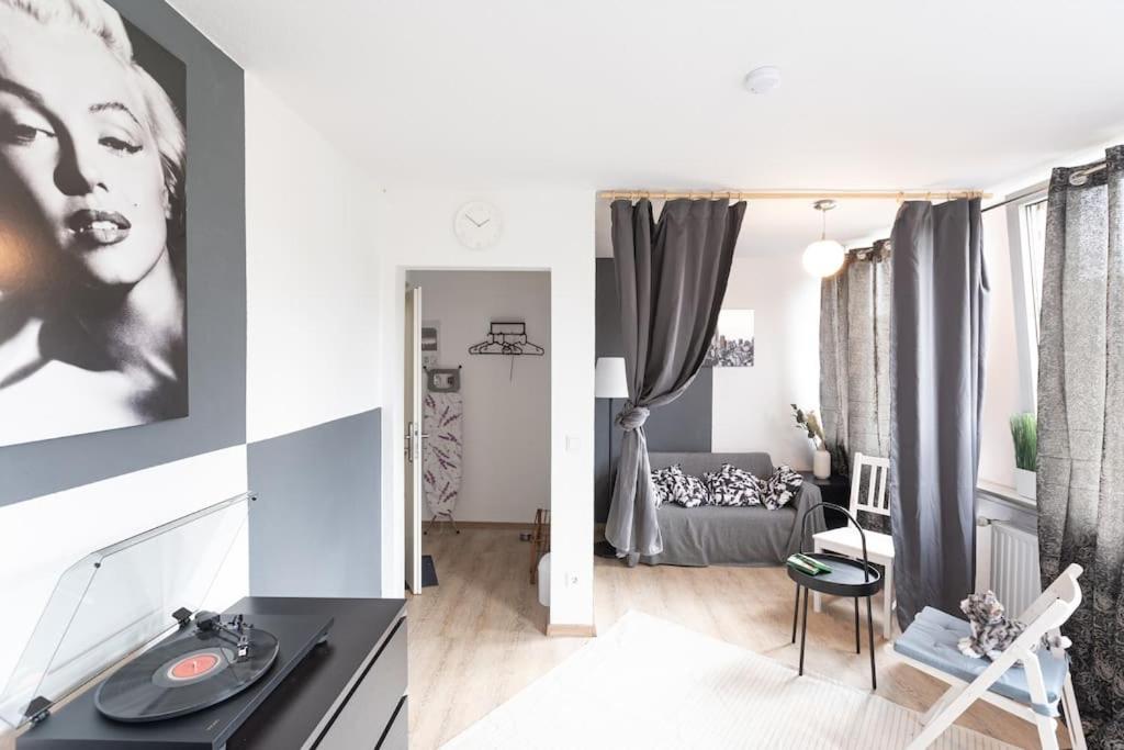 New York Apartment: Central Duisburg Retreat Exterior photo
